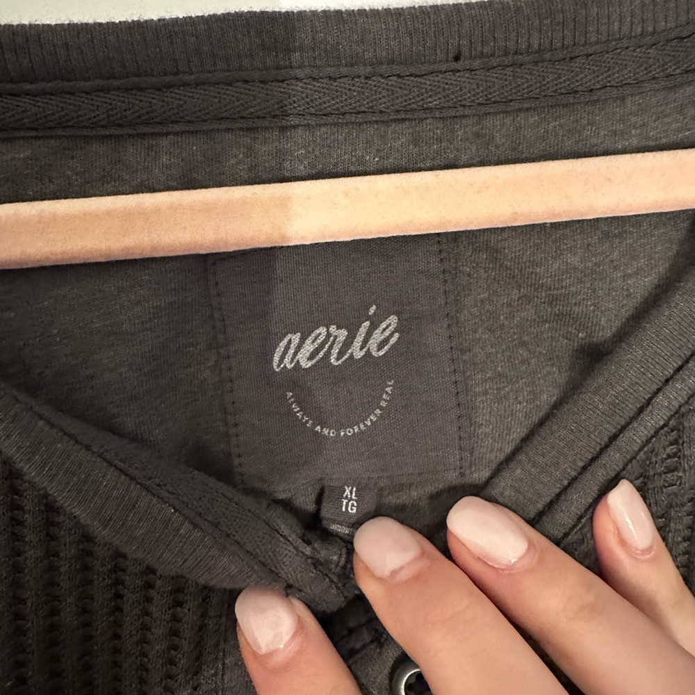 NWOT aerie Charcoal Waffle Henley Top - Picture 5 of 6